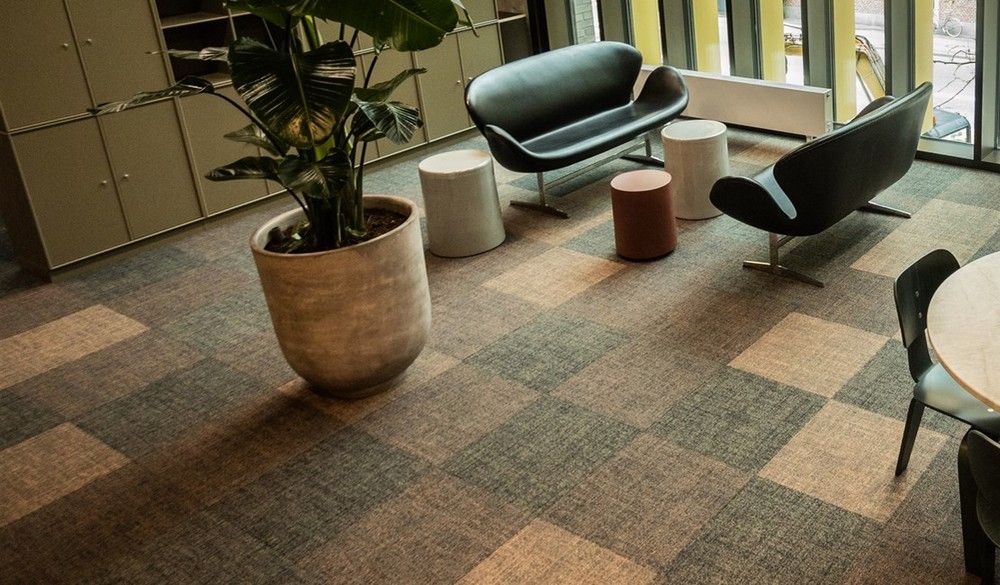 Tæppeladen leverer Ege tæppefliser og planker